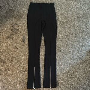 NWOT Forever 21 leggings with zippers size M
